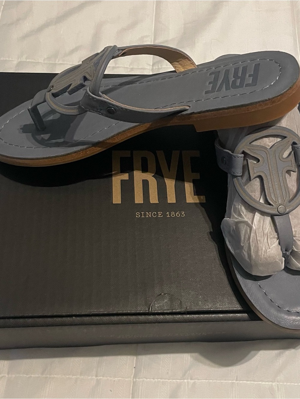 FRYE Women's Lavender Gray Leather Logo Thong Sandals